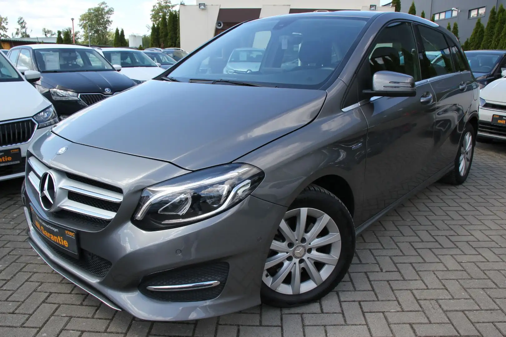 Mercedes-Benz B 180 B -Klasse Aut. Klima/Navi/Sitzhz/Tempomat Grau - 2