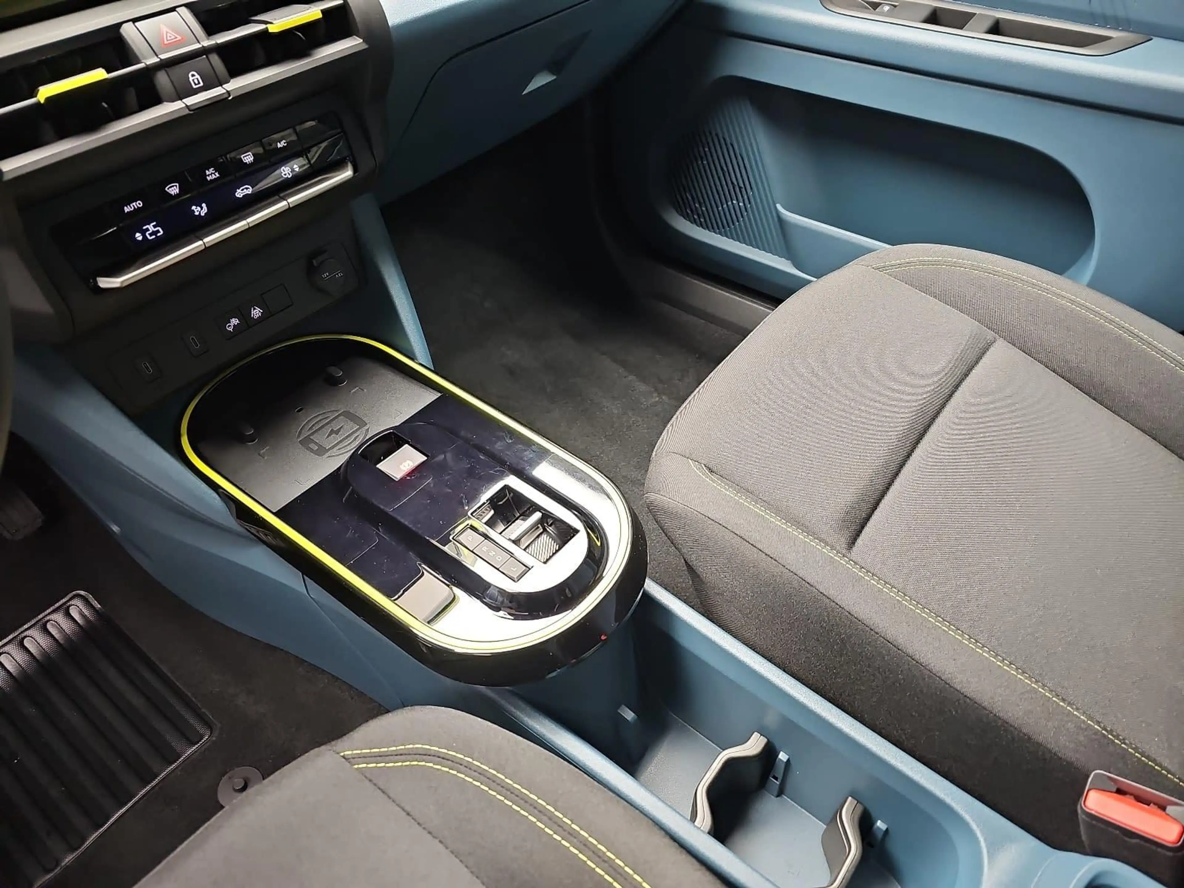 Fiat Grande Panda GRANDE PANDA HYBRID 1.2 EDCT BUSINESS EDITION MJ26 — photo 13