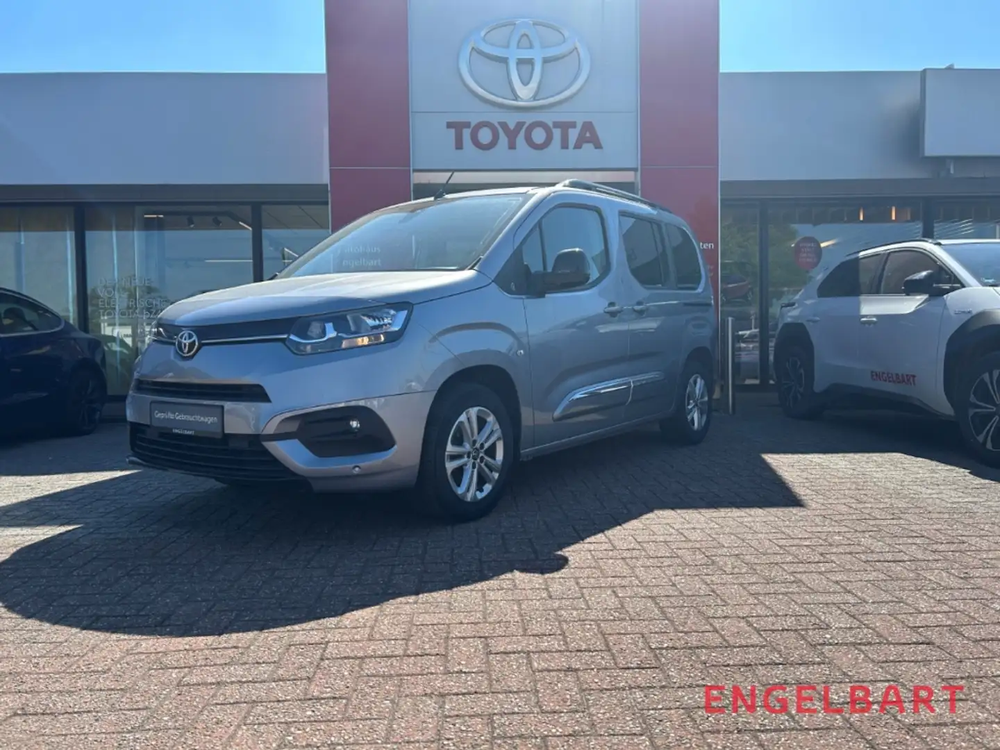 Toyota Proace City Verso L1 Team D 1.2 Apple CarPlay Android Auto Meh Silber - 1