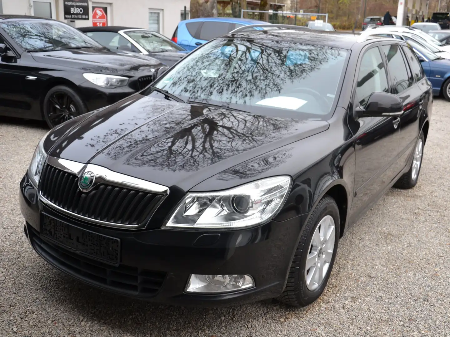 Skoda Octavia Elegance Aut.+ Leder + Navi + Kamera + Alu Schwarz - 1