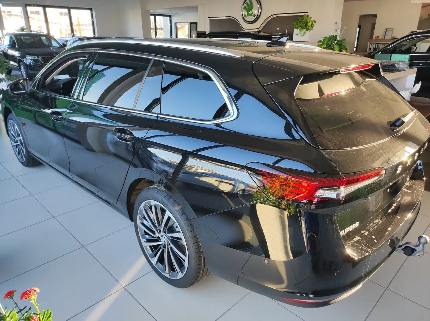 Skoda Superb Combi 2.0 TSI 4X4 DSG Laurin&Klement VOLL Schwarz - 2