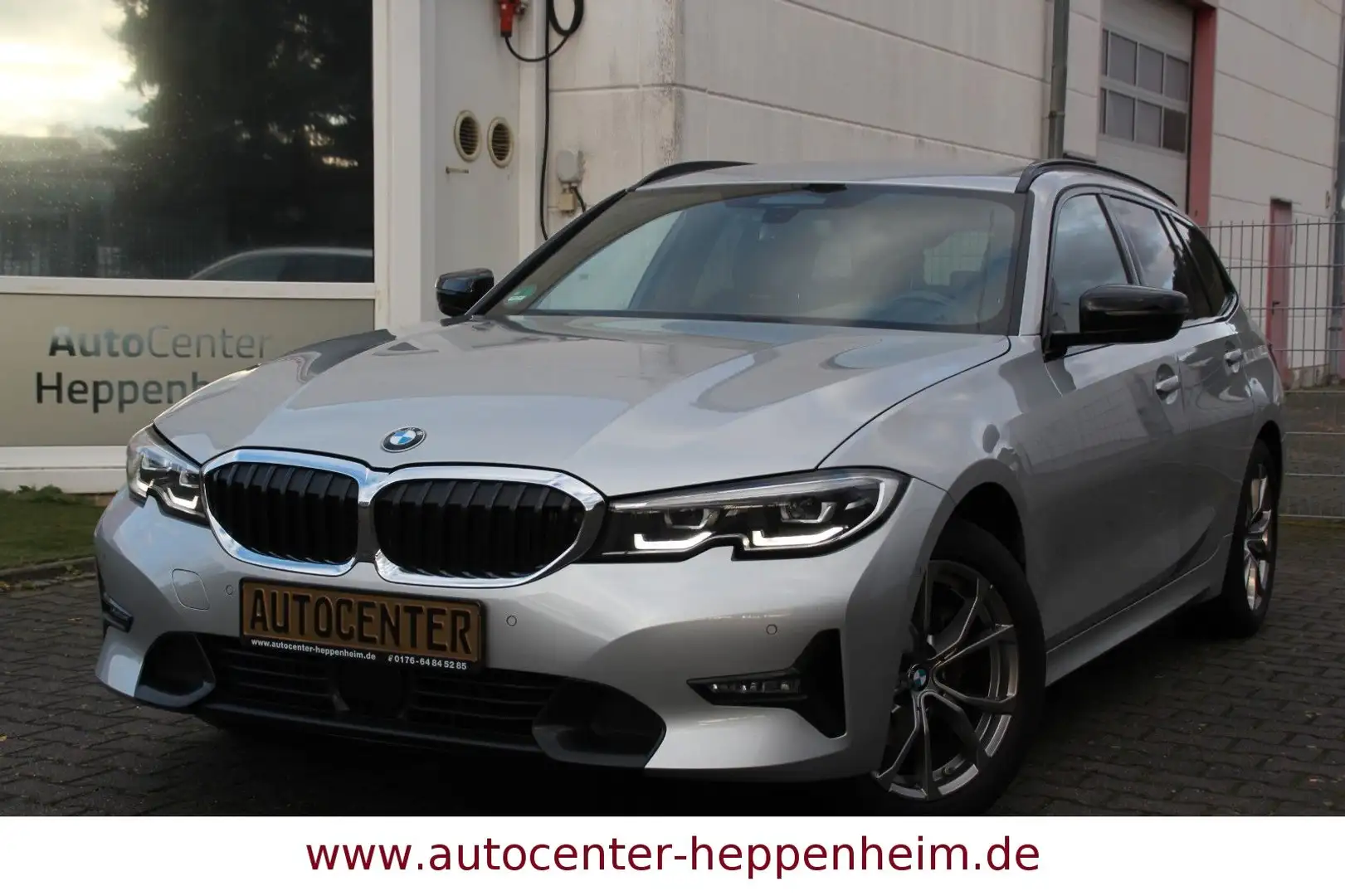 BMW 318 d Touring Sport Line *1.HD*DRIV-ASS.*LED*AHK Silber - 1