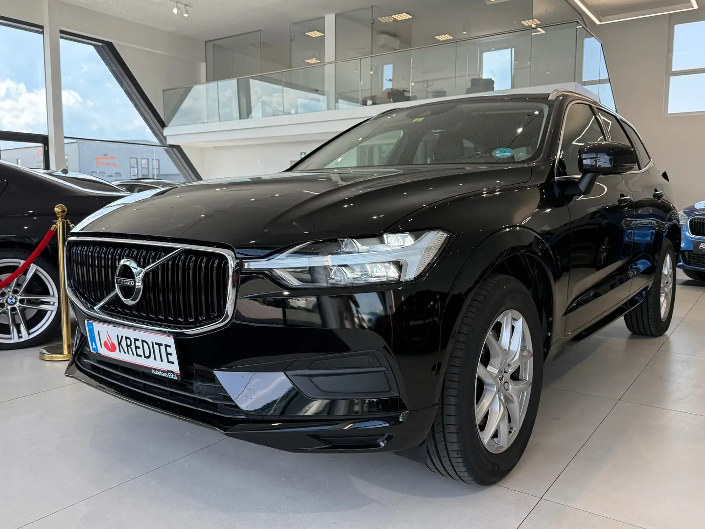 Volvo XC60 D4 Momentum AWD Aut.*NAVI*KLIMA*LEDER*AHK*KREDIT* Schwarz - 1
