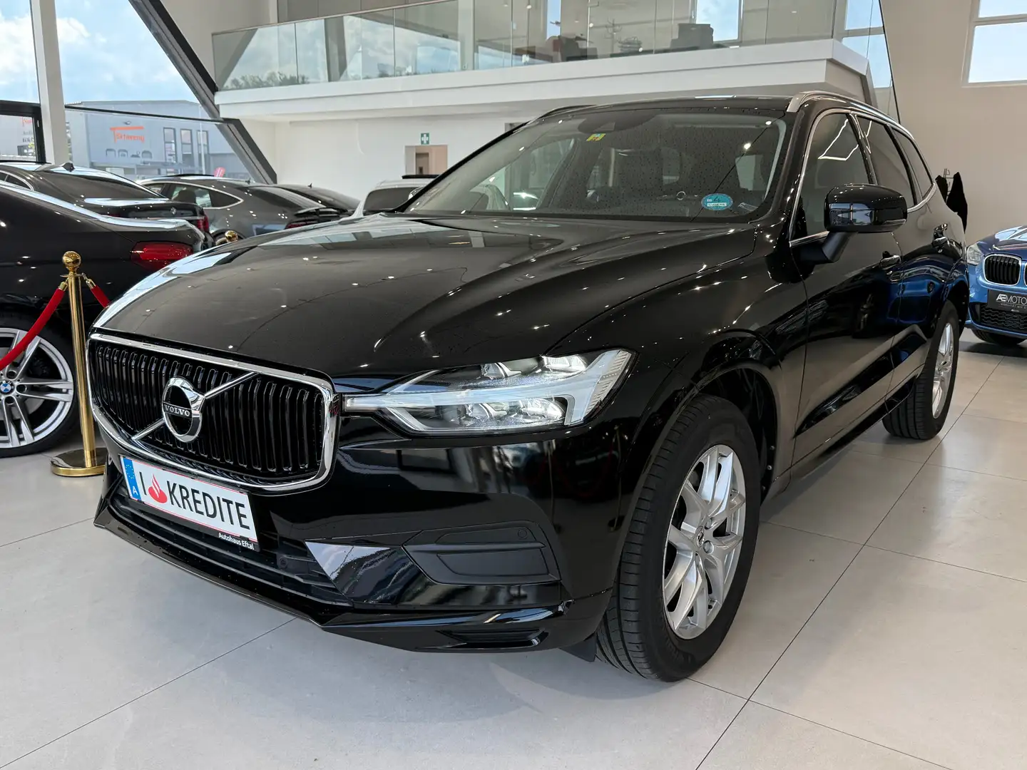 Volvo XC60 D4 Momentum AWD Aut.*NAVI*KLIMA*LEDER*AHK*KREDIT* Schwarz - 2