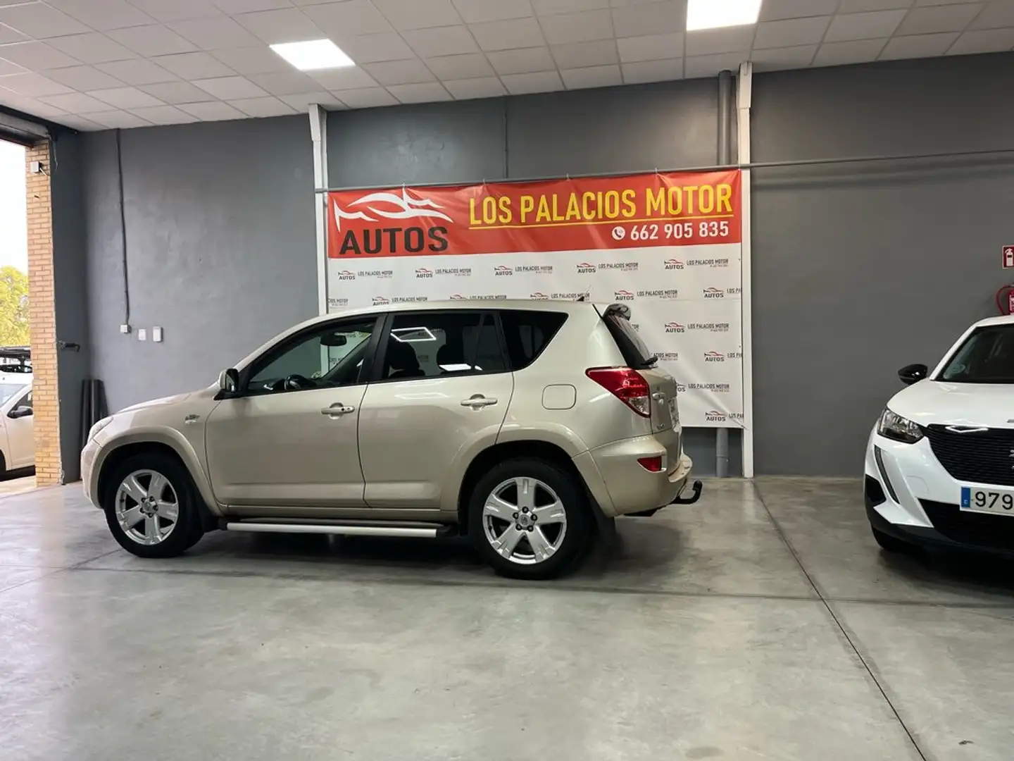 Toyota RAV 4 Rav4 2.2 D-4D 177cv Premium Marrón - 2