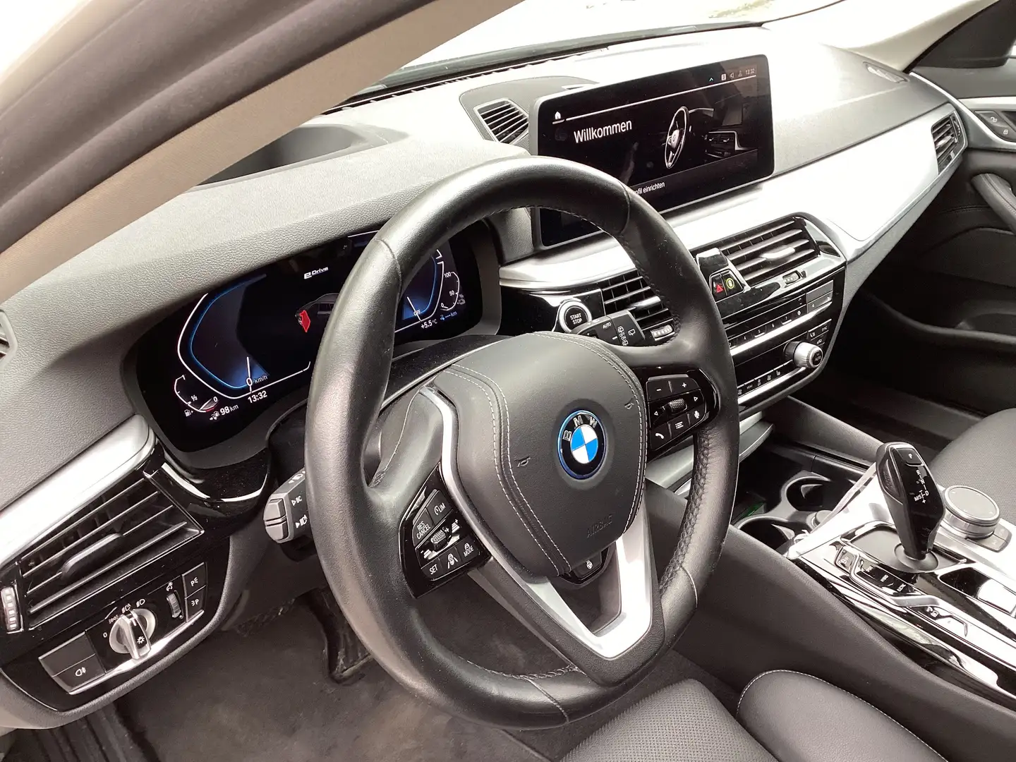BMW 530 e xDrive Touring Head-Up DAB LED WLAN Shz Wit - 2