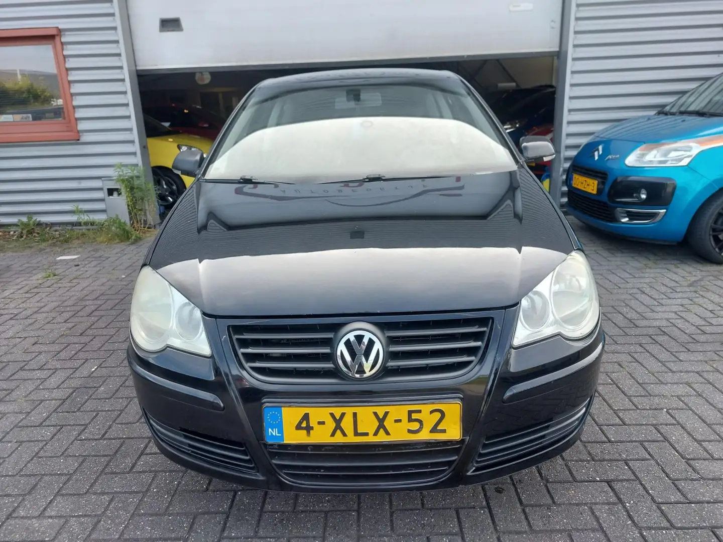Volkswagen Polo 1.2 Trendline 3 deurs + airco Zwart - 2