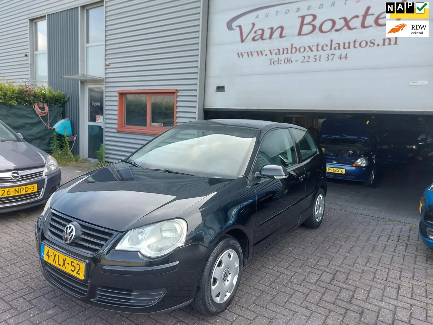 Volkswagen Polo 1.2 Trendline 3 deurs + airco Zwart - 1