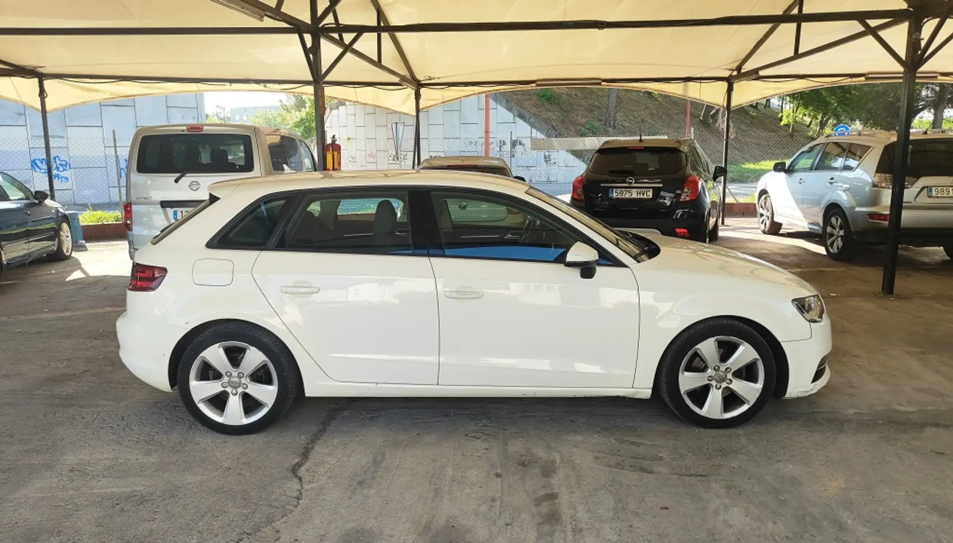 Audi A3 Sportback 1.6TDI Attraction 105 Blanco - 2