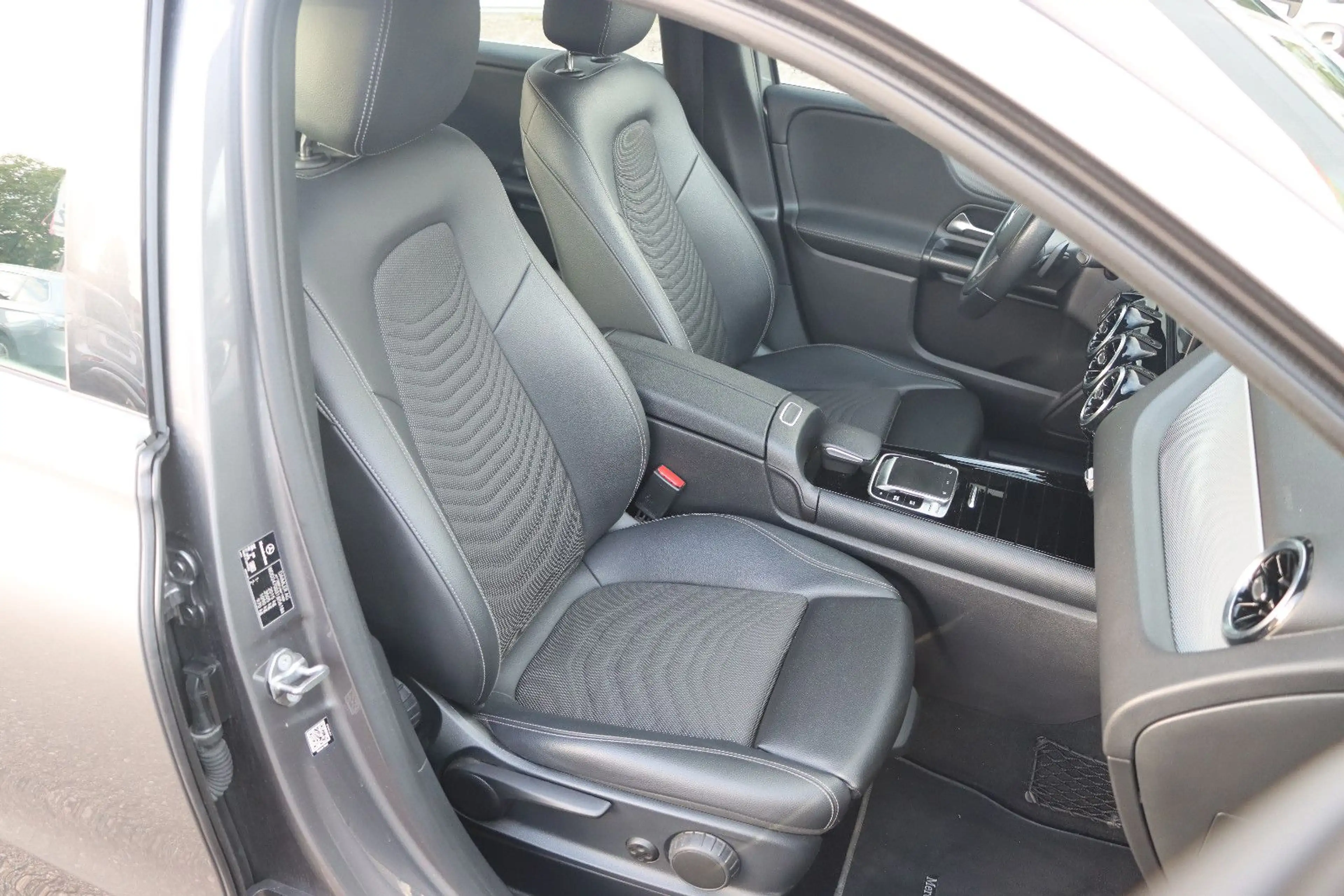 Mercedes-Benz B 180 d l LEDER l NAVI l LED l 1.HAND l — photo 13