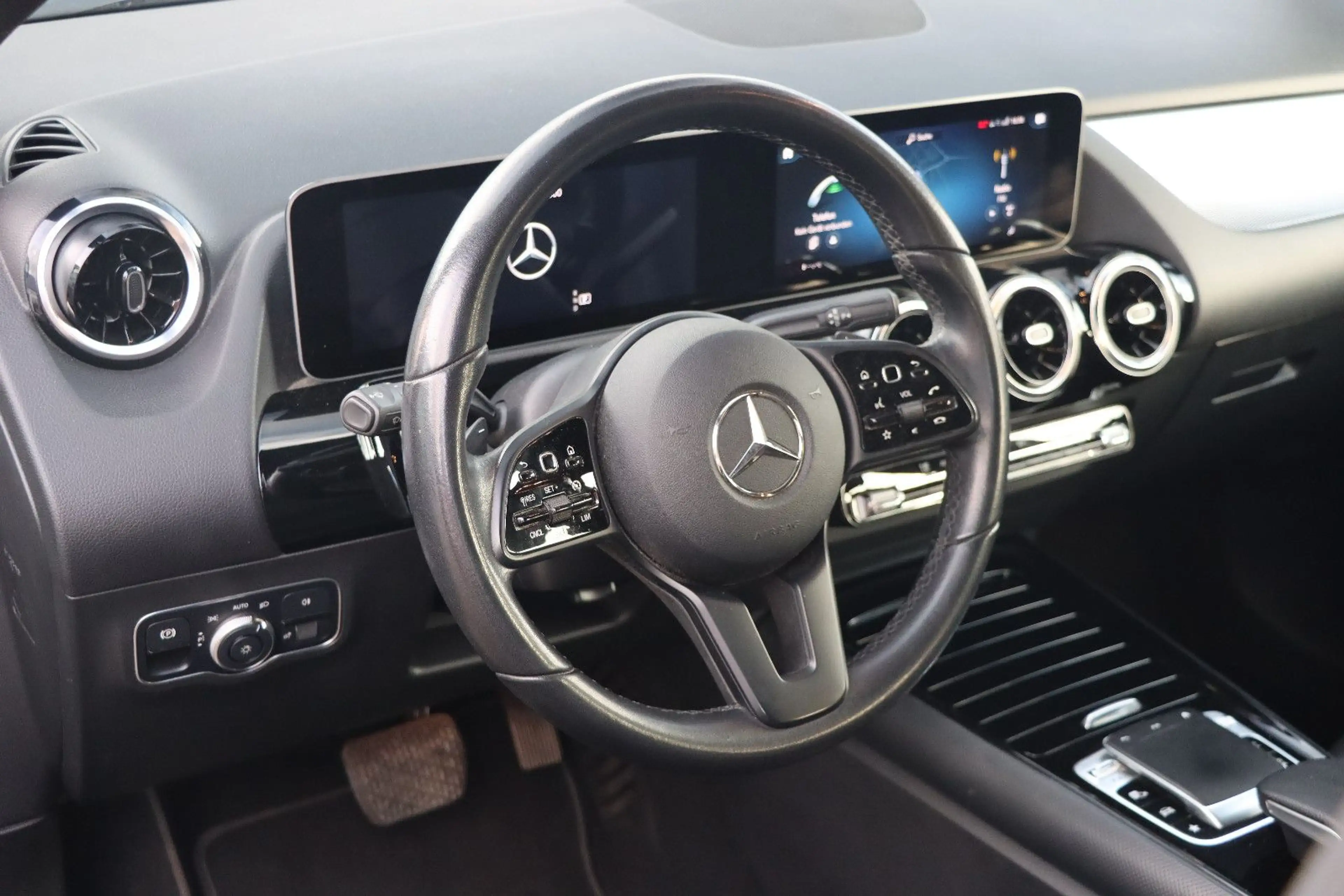 Mercedes-Benz B 180 d l LEDER l NAVI l LED l 1.HAND l — photo 7