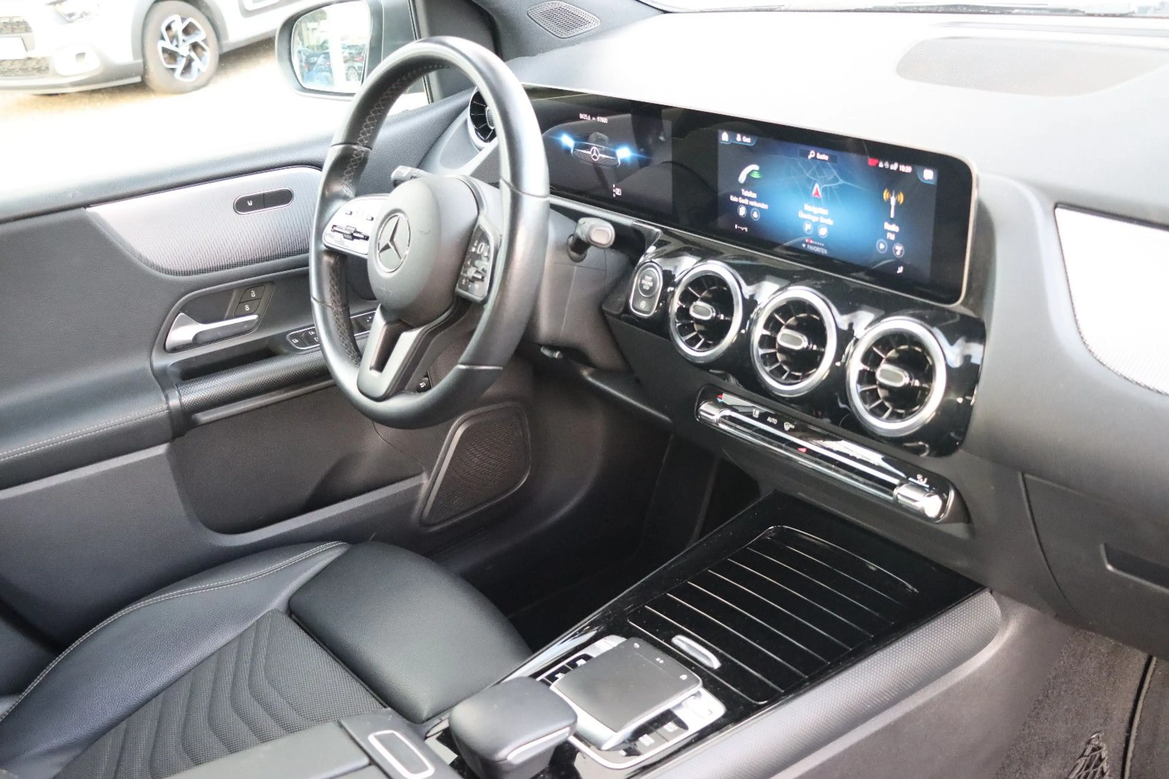 Mercedes-Benz B 180 d l LEDER l NAVI l LED l 1.HAND l — photo 15
