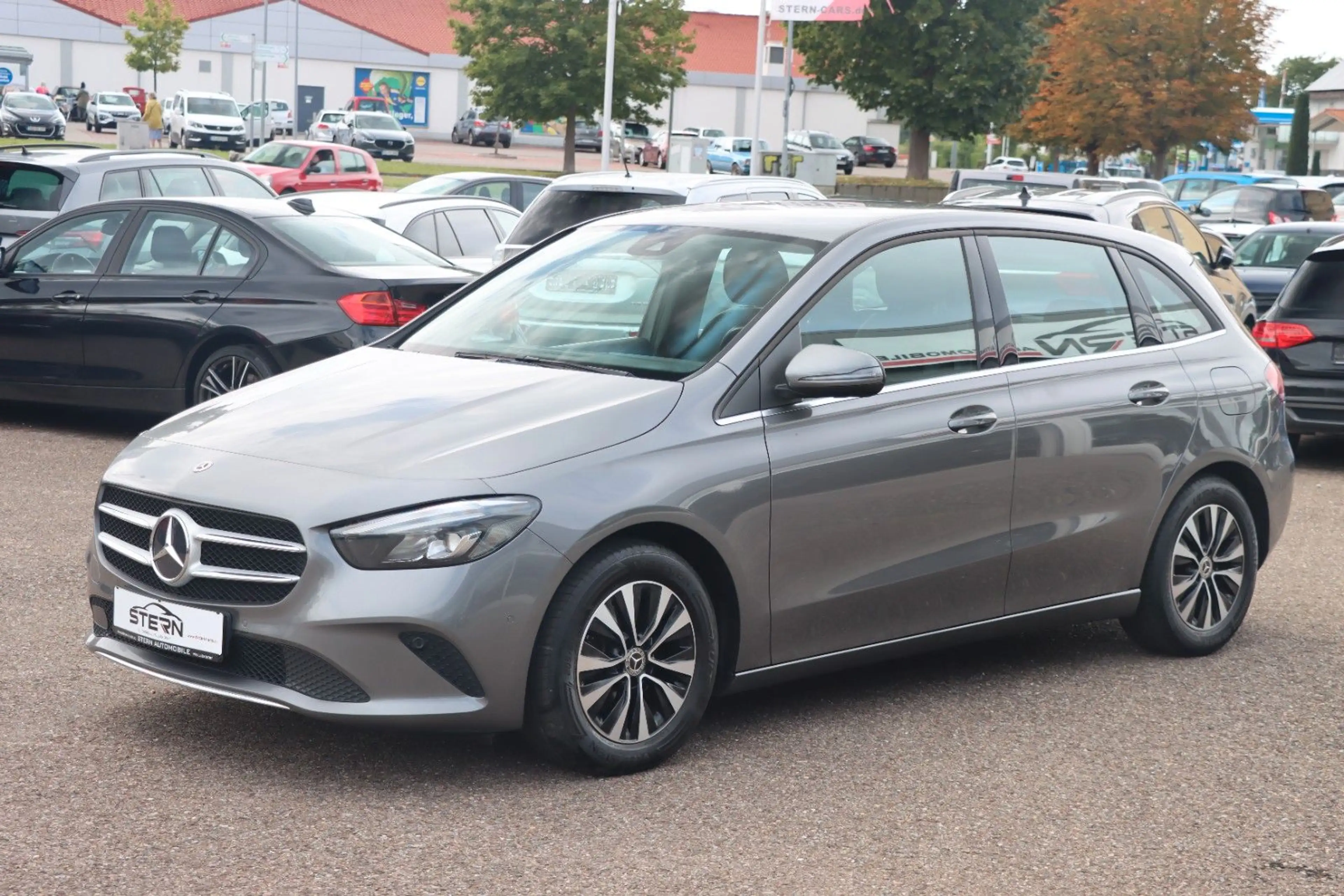 Mercedes-Benz B 180 d l LEDER l NAVI l LED l 1.HAND l — photo 3