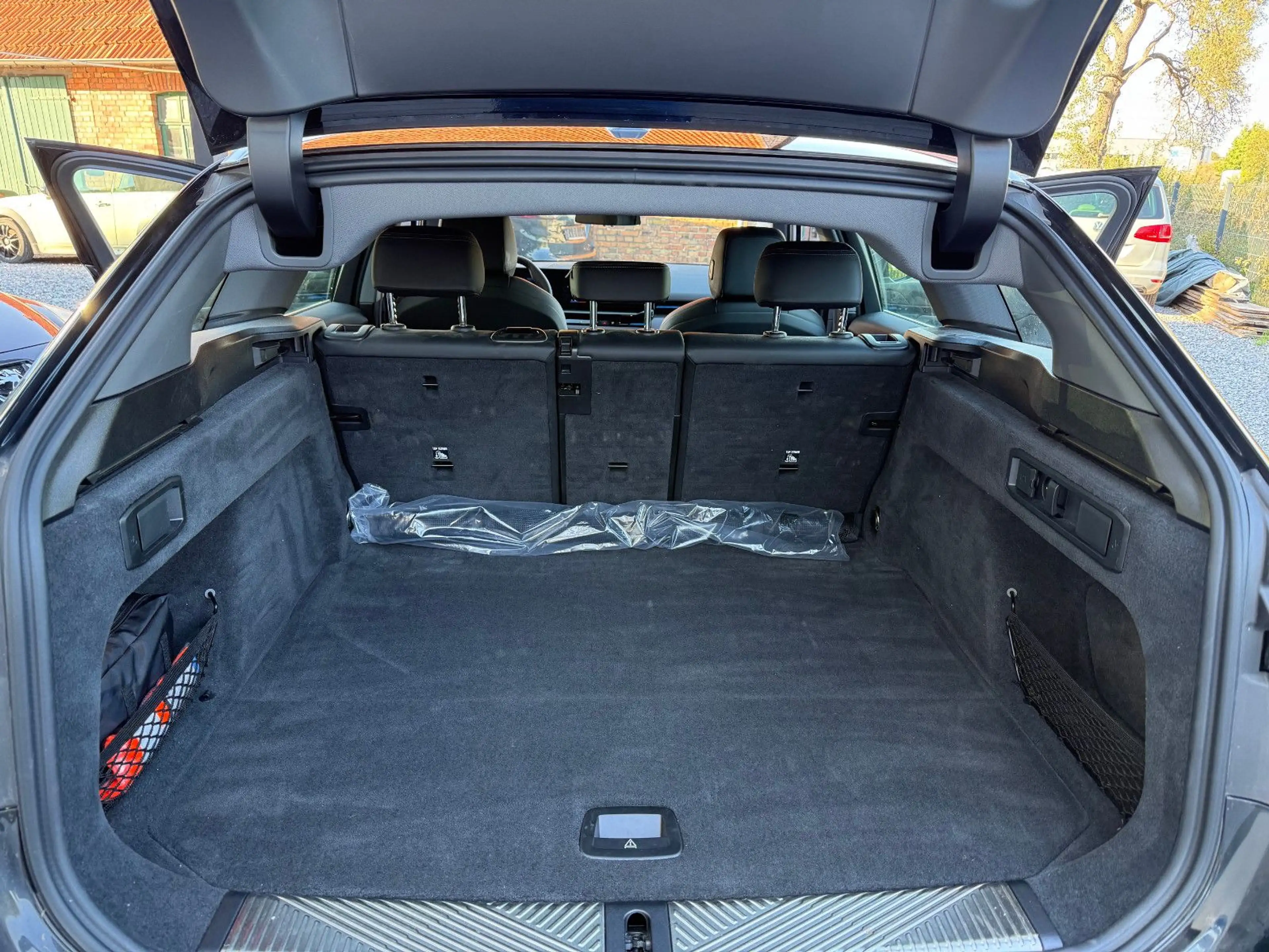 BMW 520 d Touring+Leder+Navi+AHK+Live Co.+LED+ — photo 16