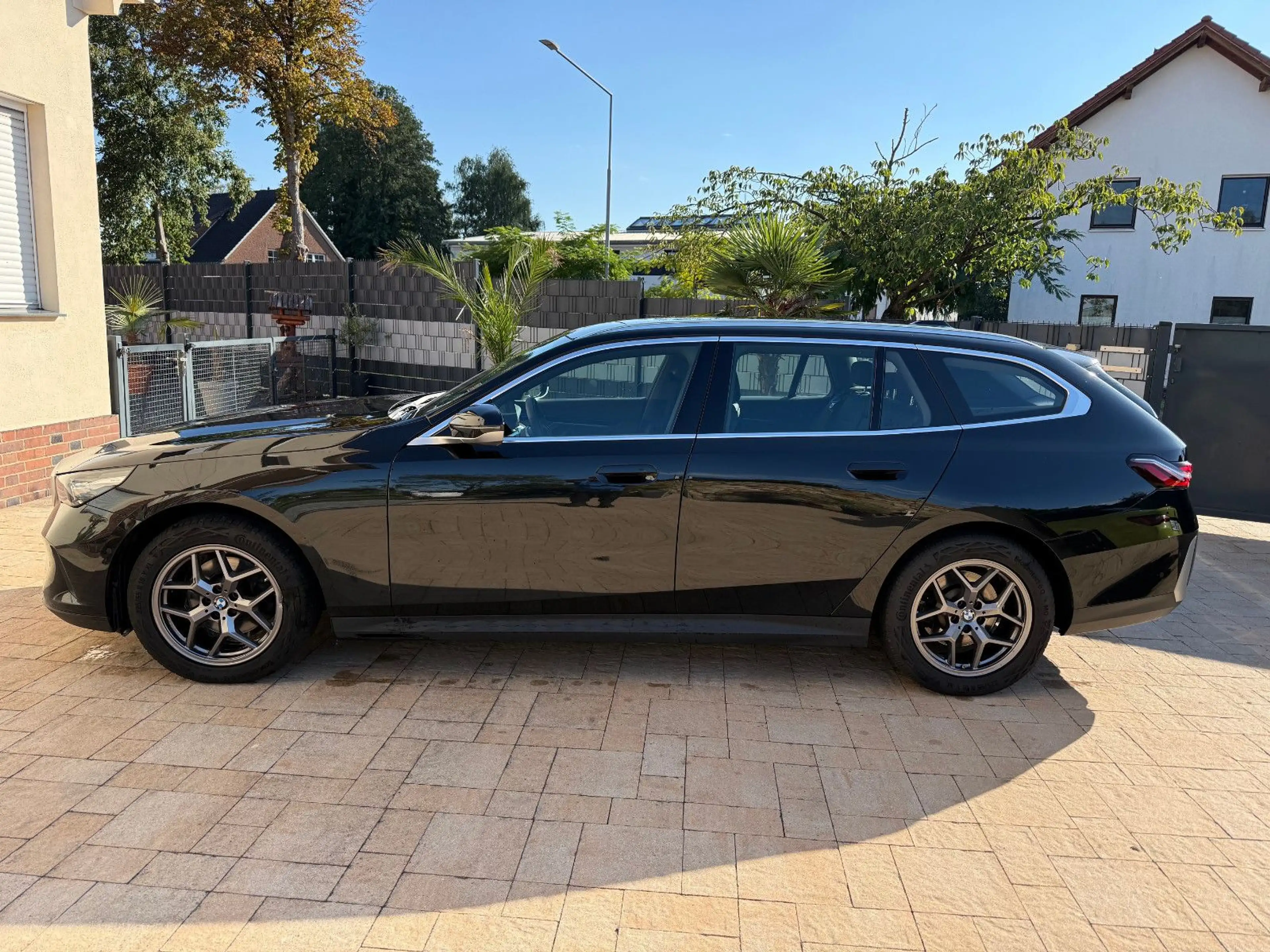 BMW 520 d Touring+Leder+Navi+AHK+Live Co.+LED+ — photo 2