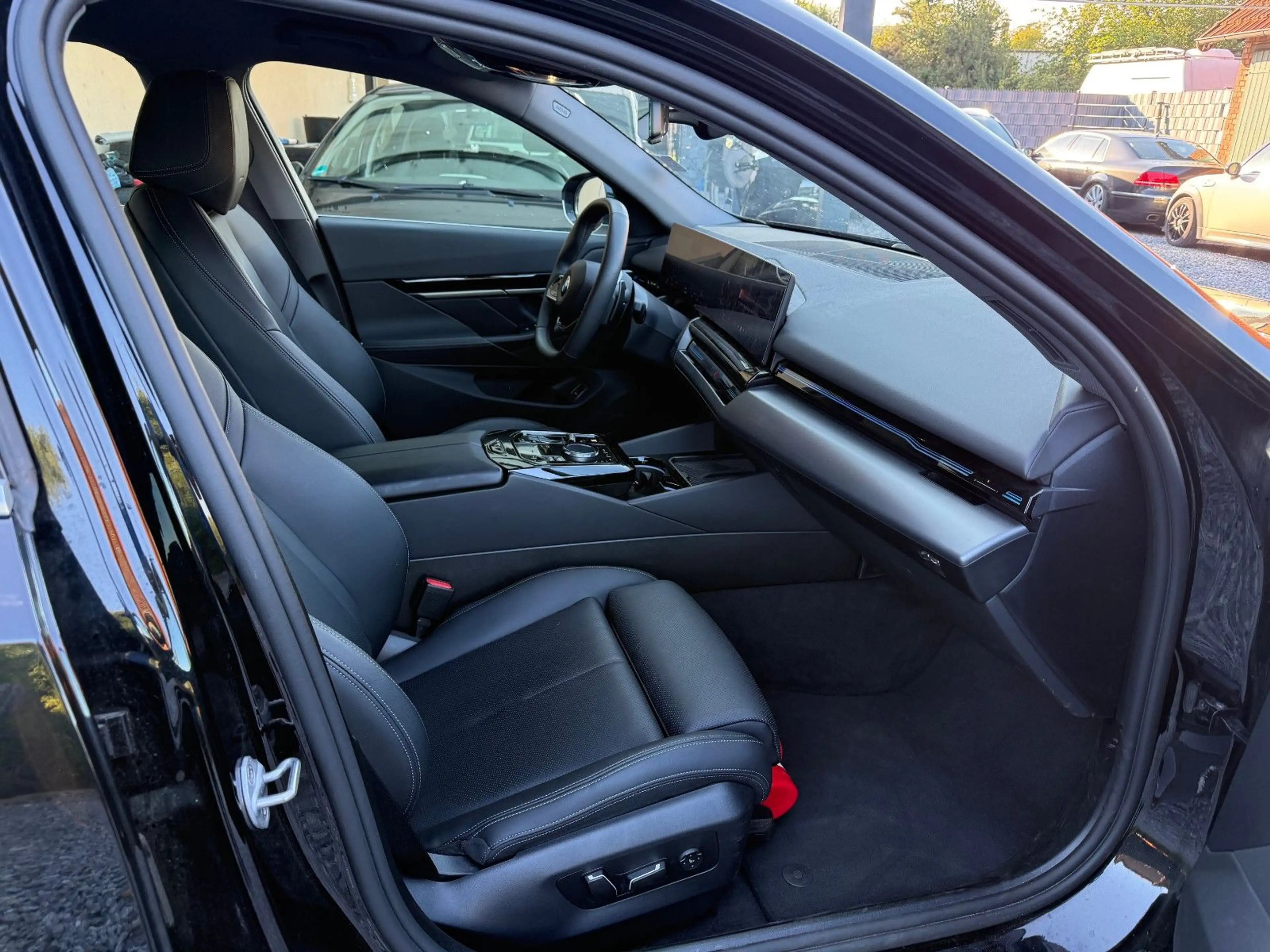 BMW 520 d Touring+Leder+Navi+AHK+Live Co.+LED+ — photo 18