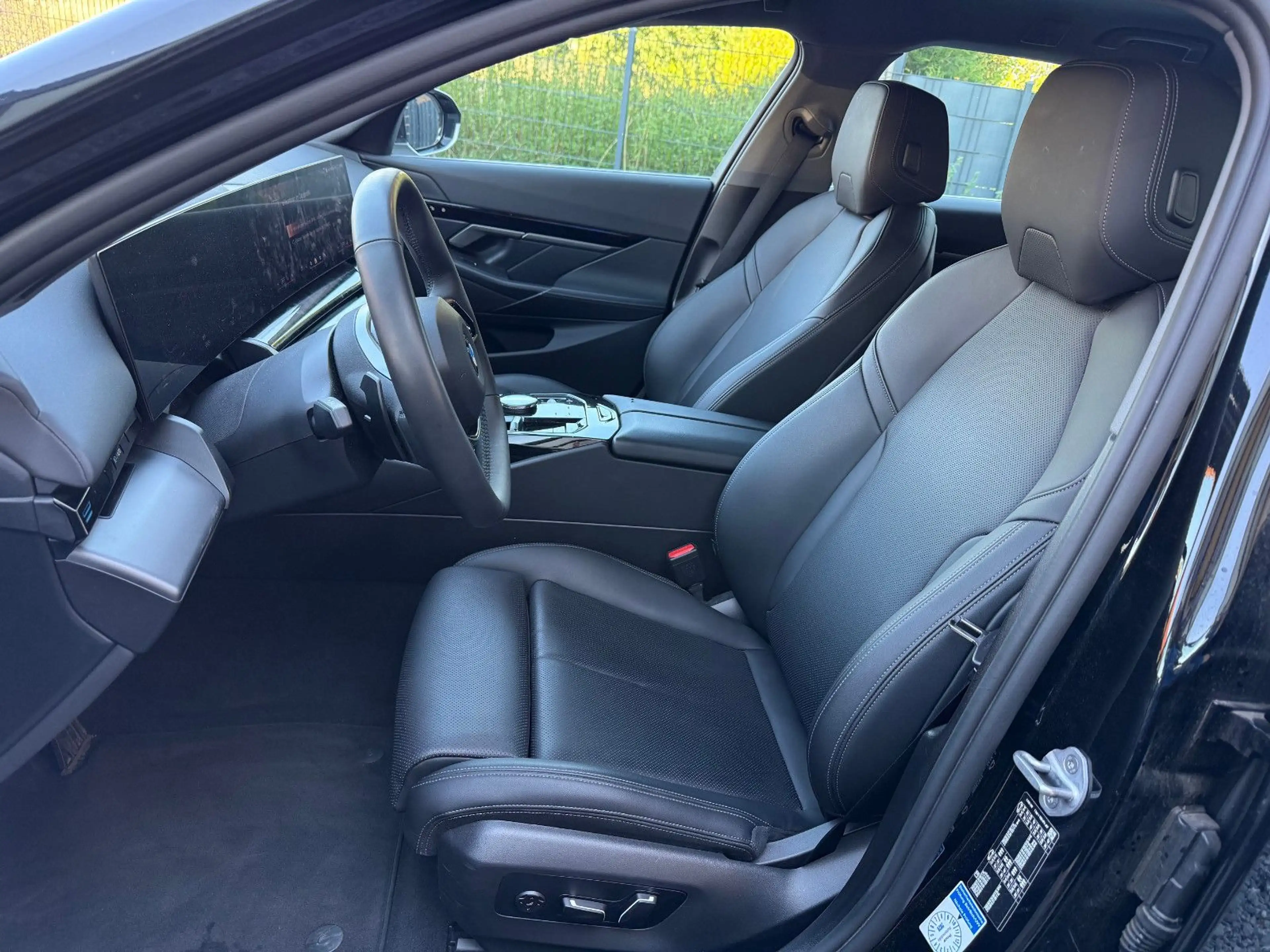 BMW 520 d Touring+Leder+Navi+AHK+Live Co.+LED+ — photo 14