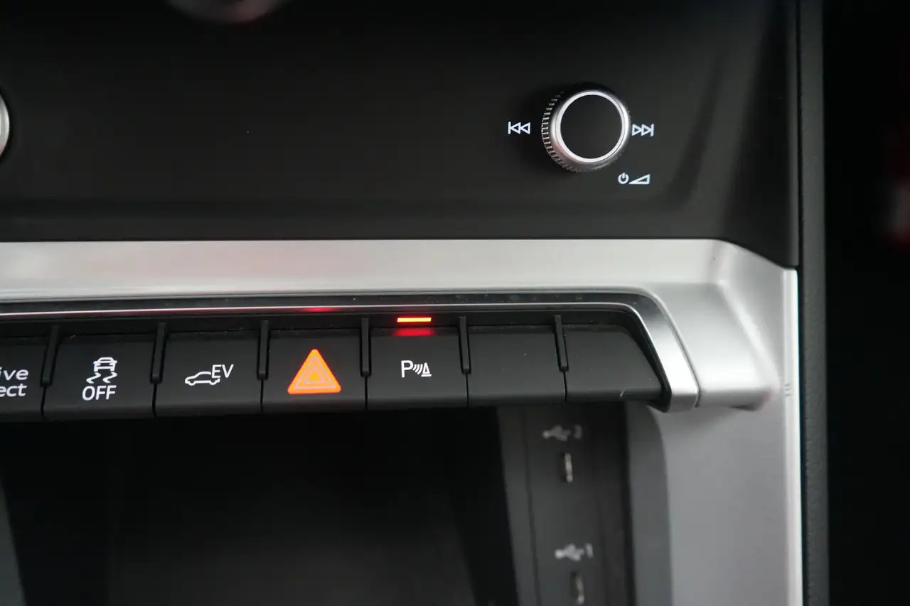 Audi Q3 45 TFSI e PHEV S-Tronic S-Line Business LED GPS PD, миниатюра 27