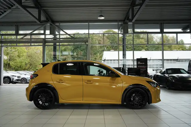 Peugeot 208 view 6