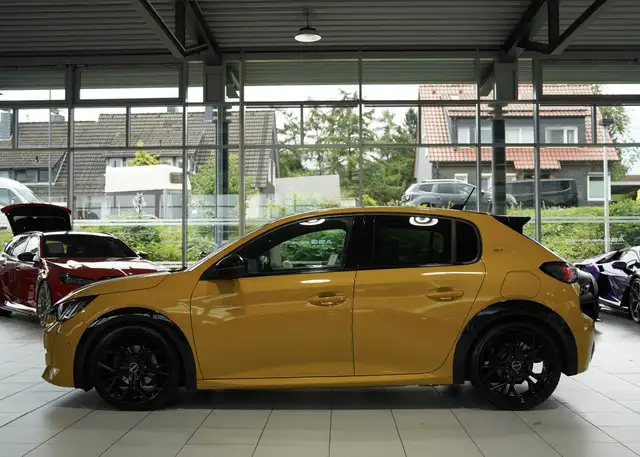 Peugeot 208 view 11
