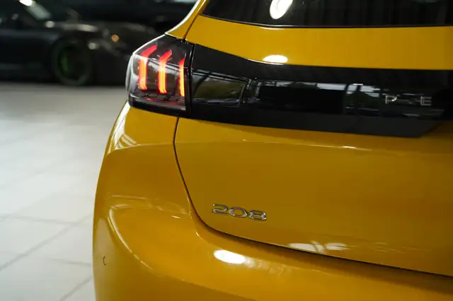 Peugeot 208 view 13