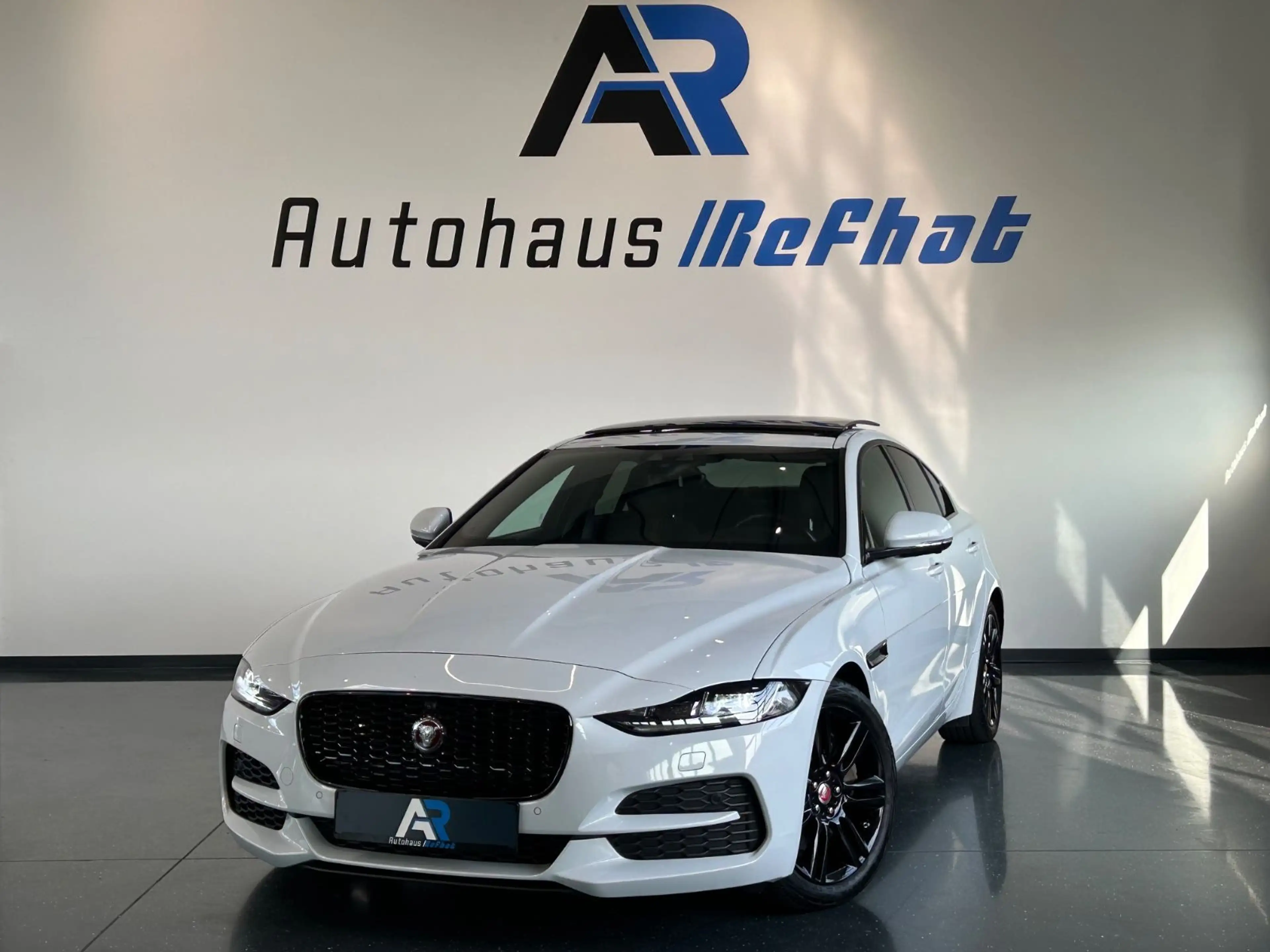 Jaguar XE S R-DYNAMIC*360GRAD*SHZ*LED*PANORAMA*BLACK-LI