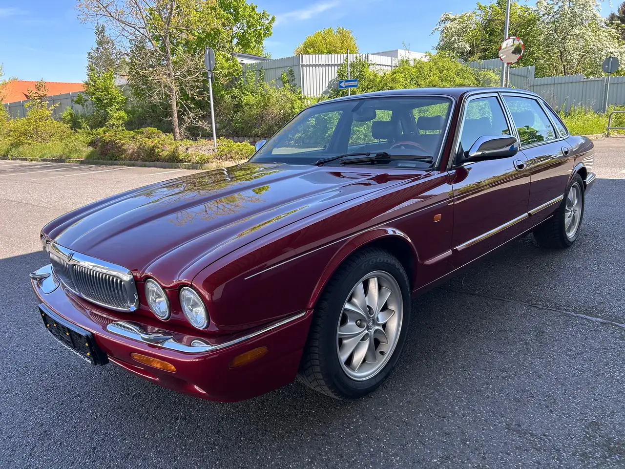 Jaguar XJ