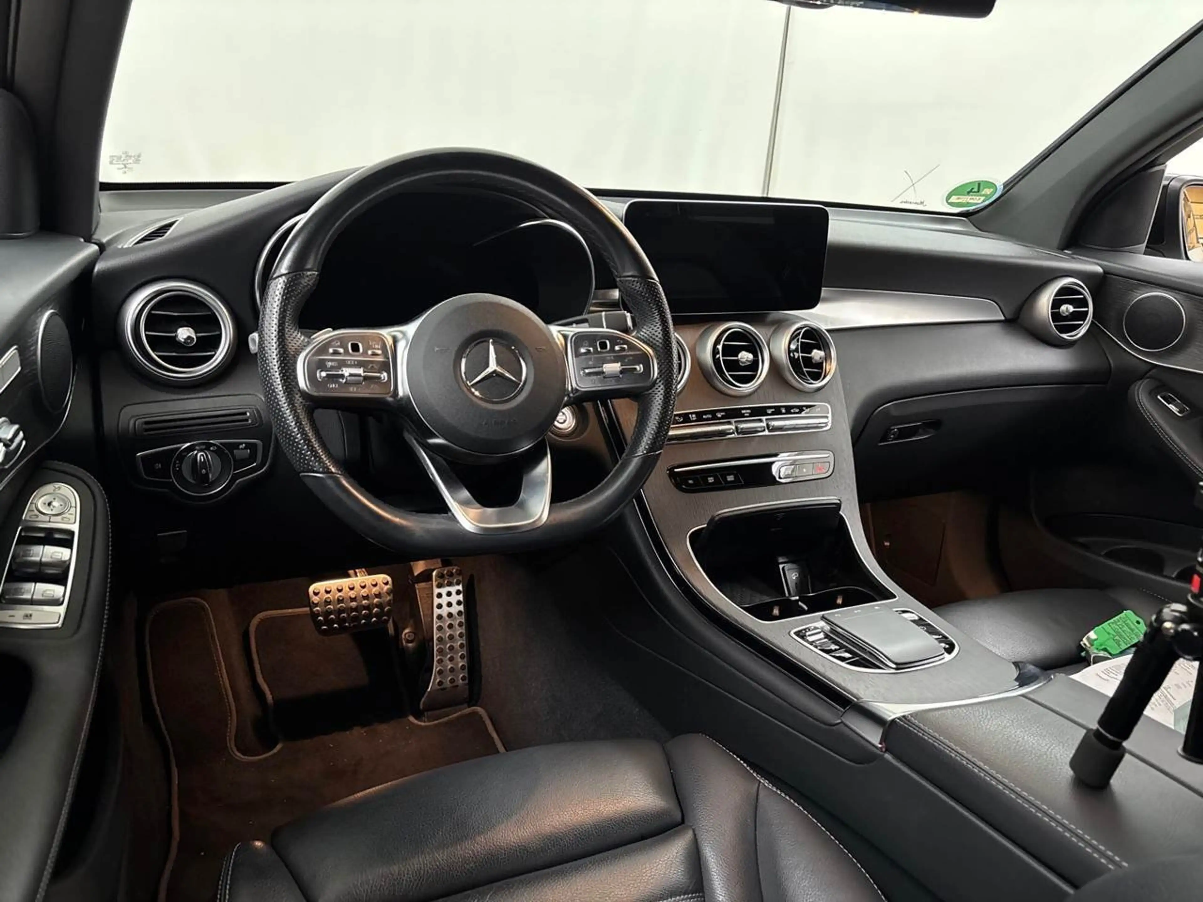 Mercedes-Benz GLC 300 e Coupe AMG Line 4Matic 360° AHK SpoSi ACC — photo 7