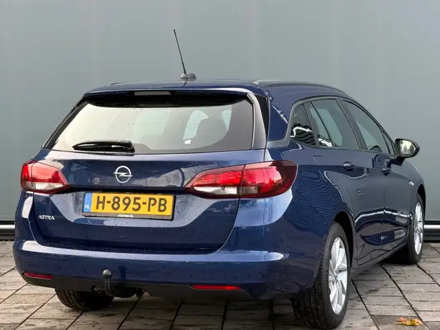 Opel Astra view 2