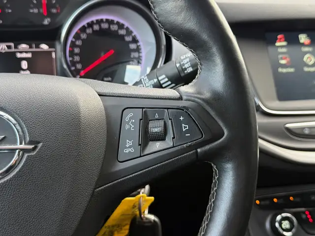 Opel Astra view 8