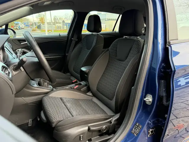 Opel Astra view 5
