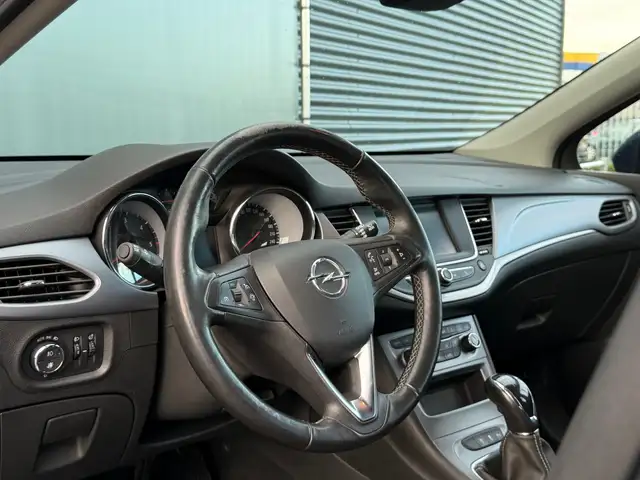 Opel Astra view 4