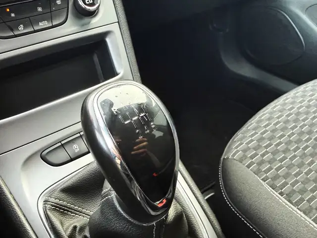 Opel Astra view 12