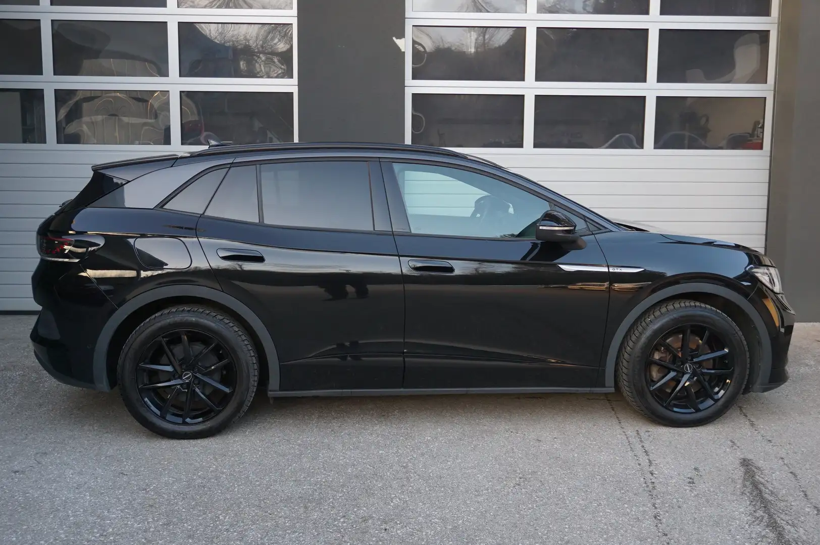 Volkswagen ID.4 GTX 220 kW 4Motion Schwarz - 2