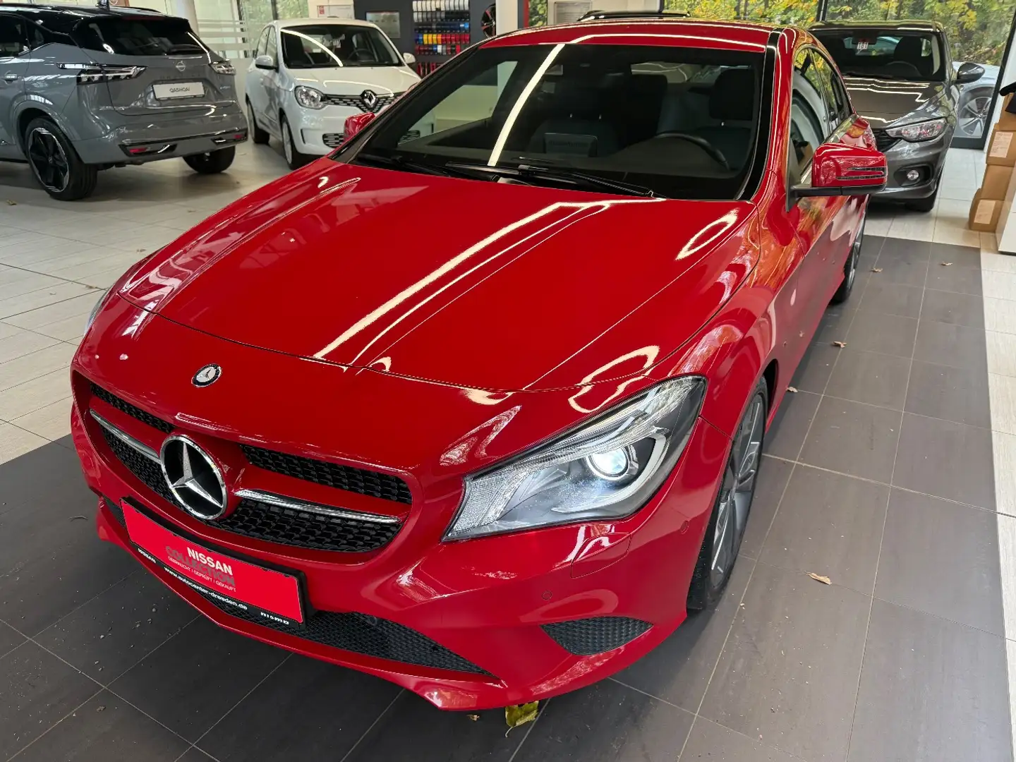 Mercedes-Benz CLA 200 Urban AHK+Navi+SHZ+Kam.+KlimaA+LM+PDC Rot - 2