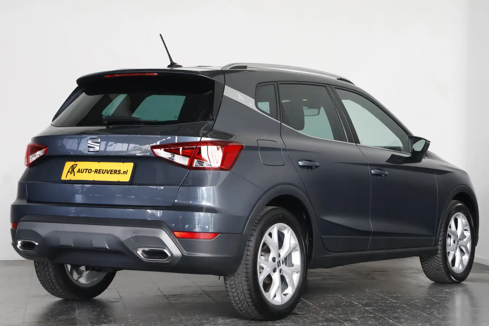 SEAT Arona 1.0 TSI FR / LED / Navi / ACC / CarPlay / Clima Grijs - 2