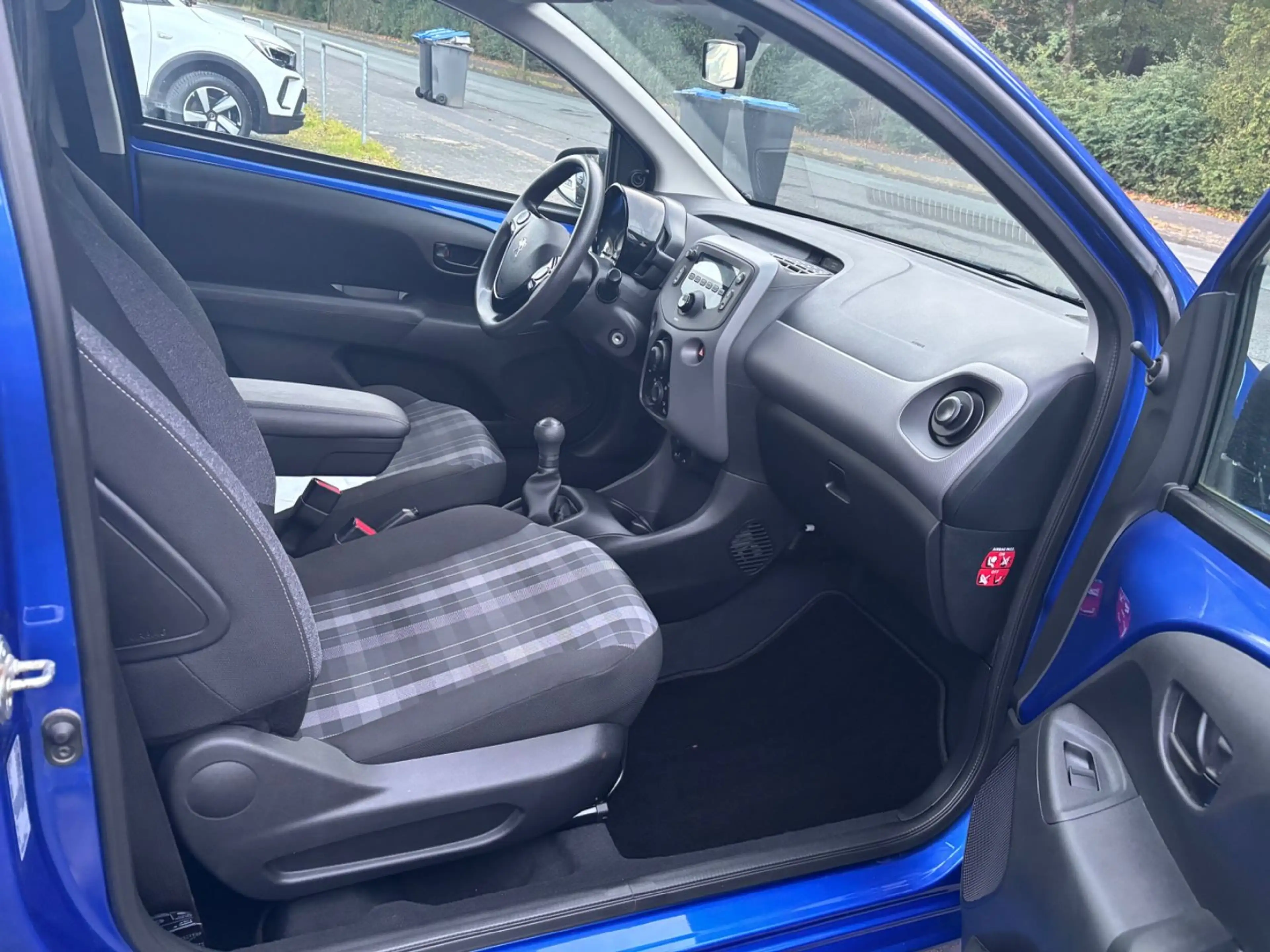 Peugeot 108 Active — photo 9