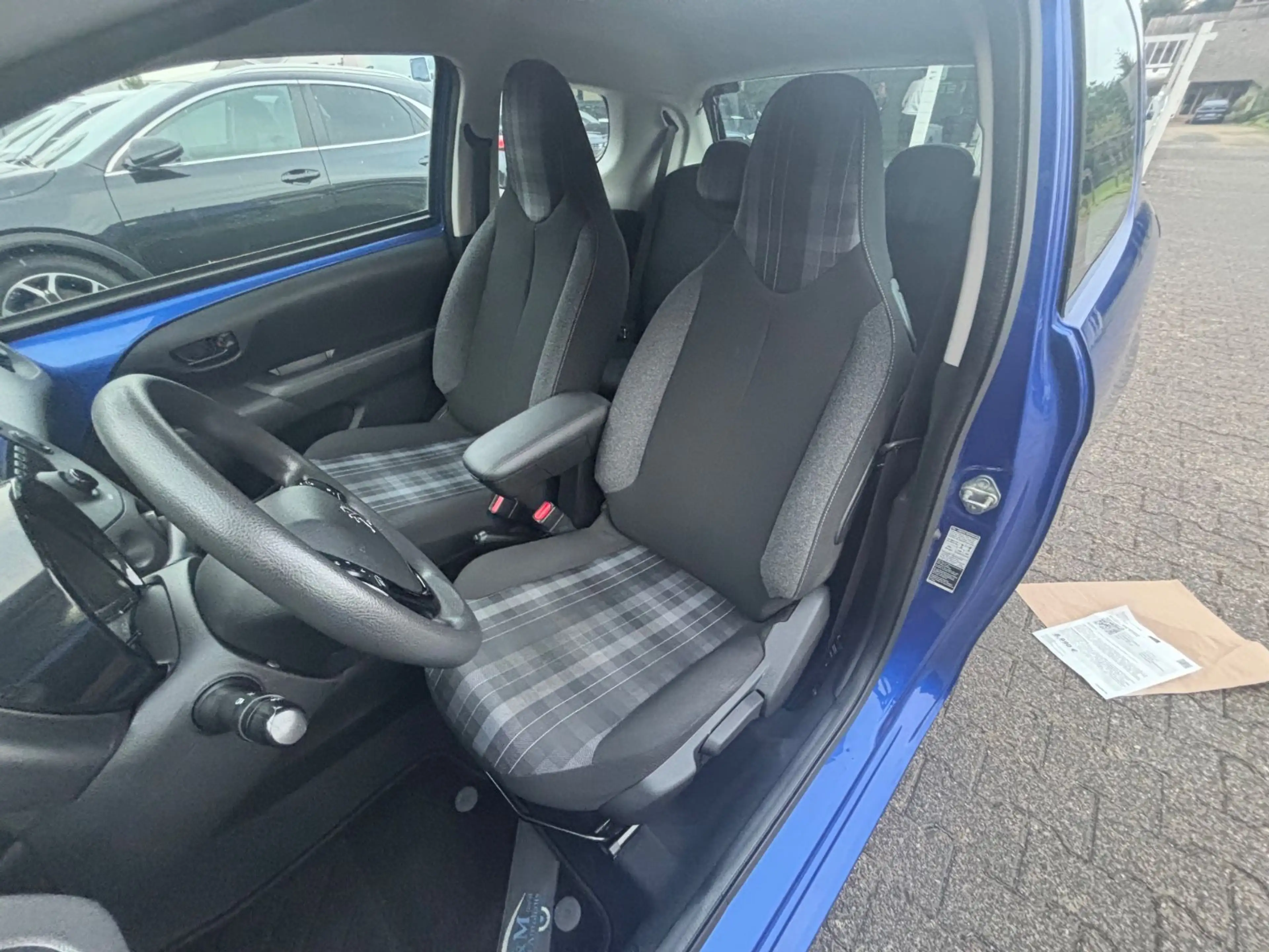 Peugeot 108 Active — photo 12