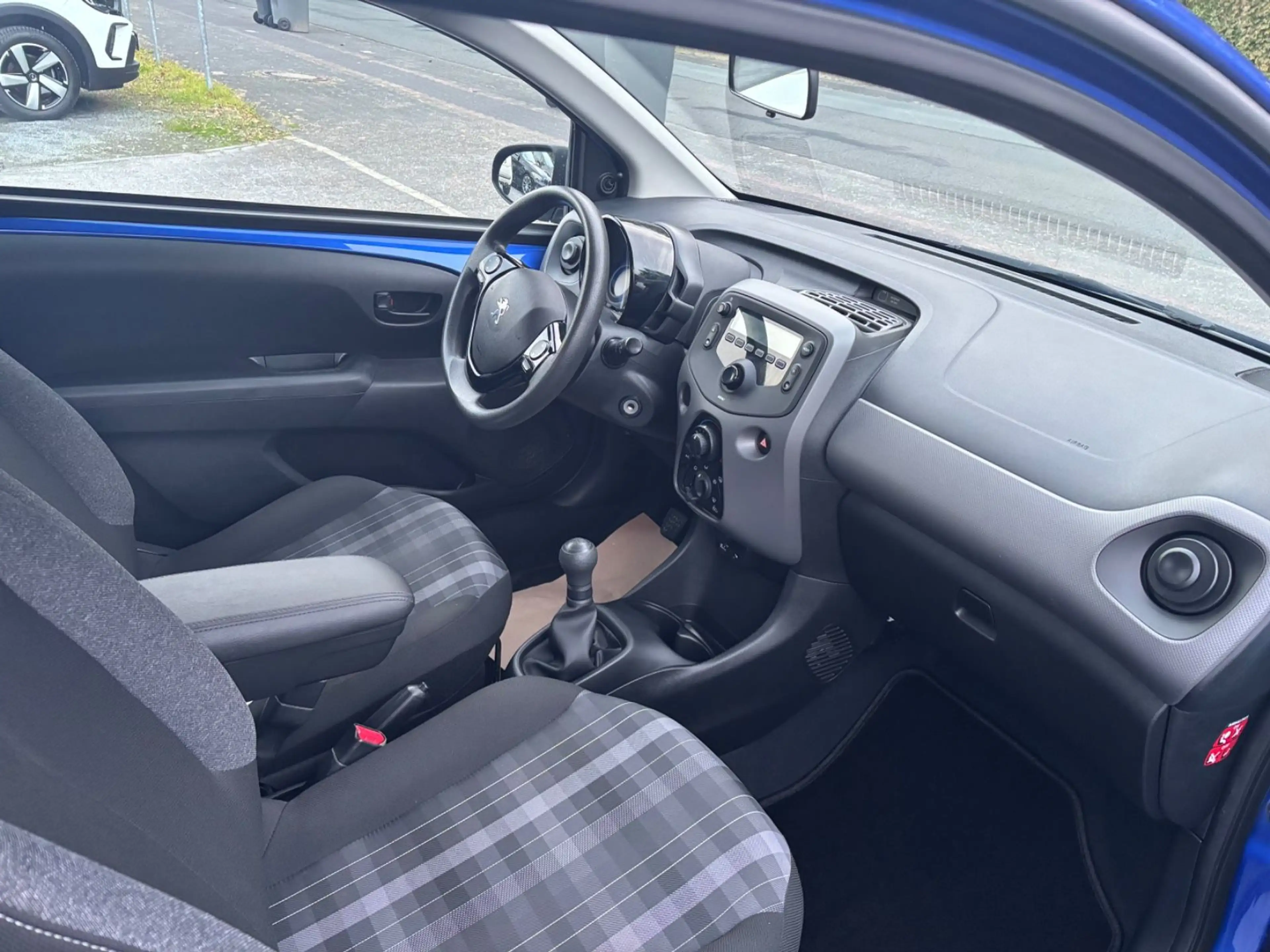 Peugeot 108 Active — photo 10