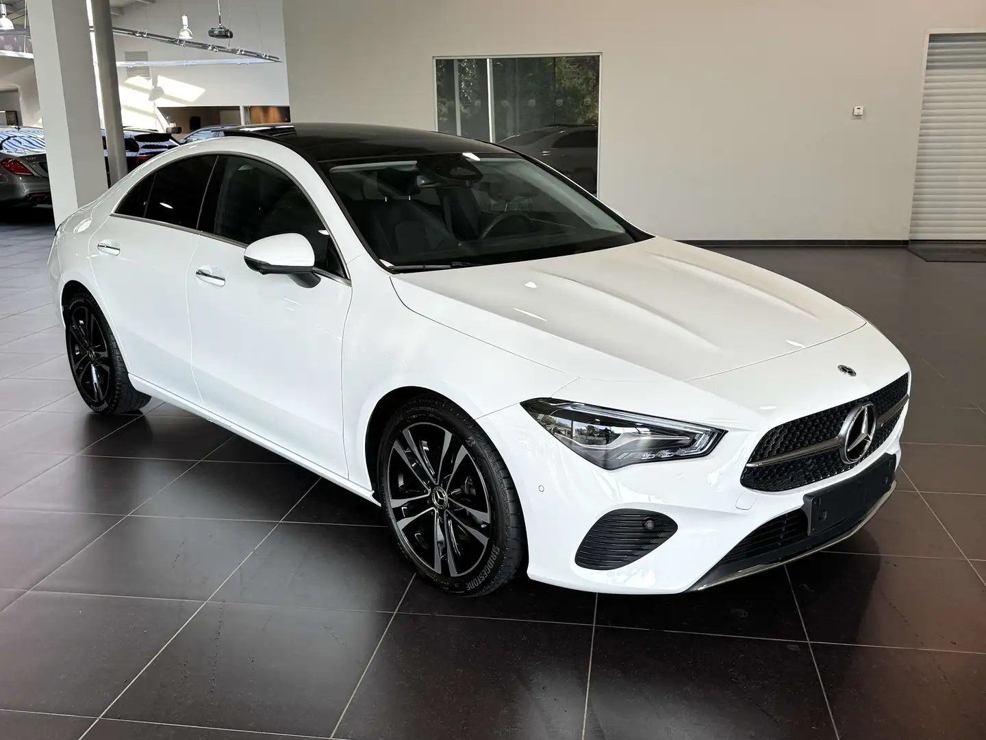 Mercedes-Benz CLA 180 Progressive Panorama, 360 Camera, Keyless-Go, Dist Blanc - 2
