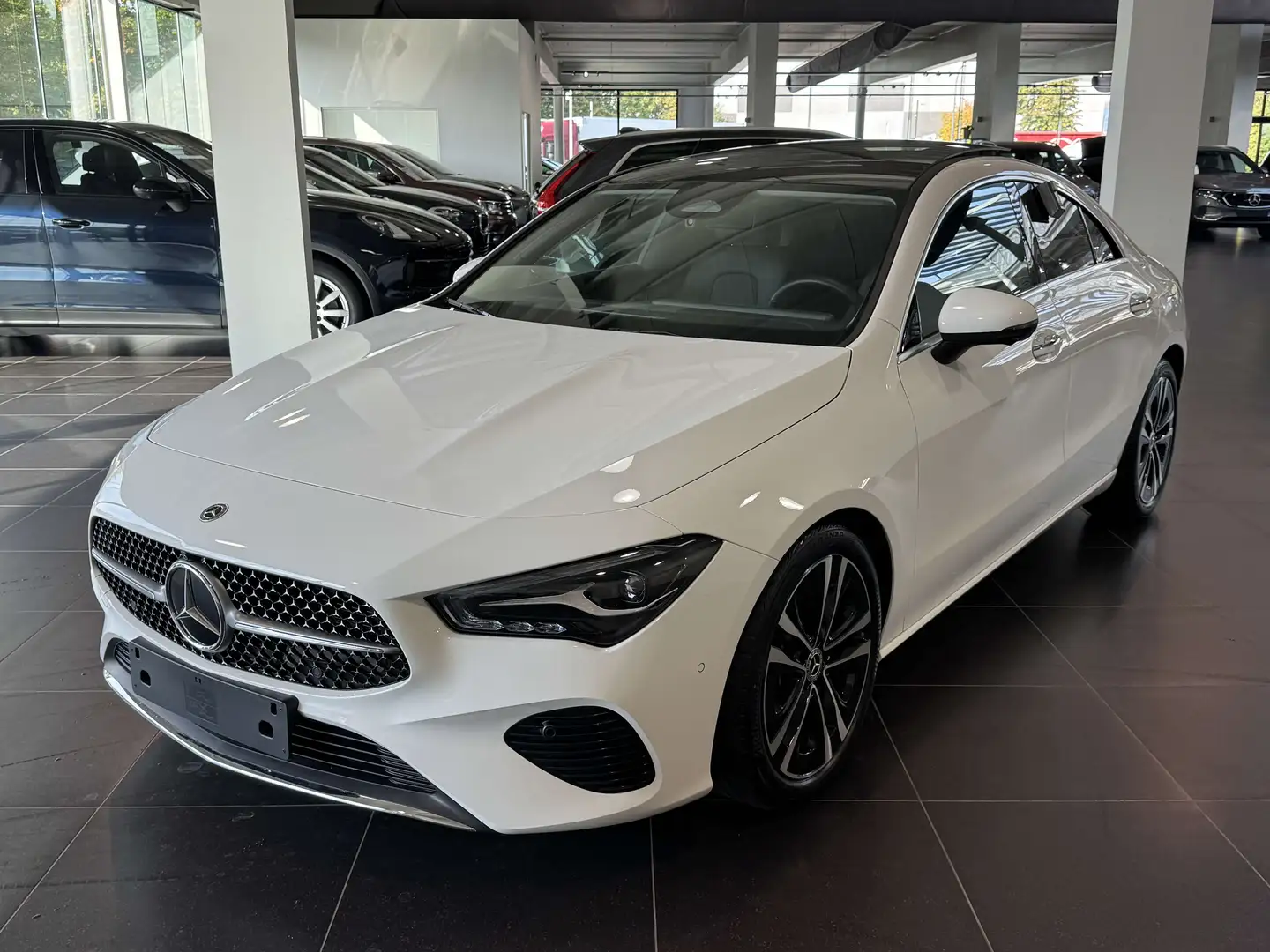 Mercedes-Benz CLA 180 Progressive Panorama, 360 Camera, Keyless-Go, Dist Blanc - 1