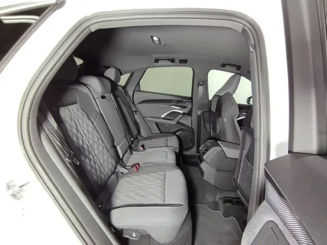 Audi Q5 view 9