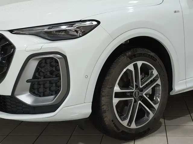 Audi Q5 view 6