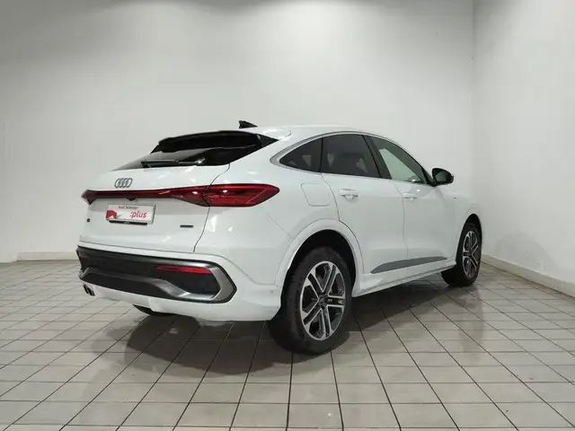 Audi Q5 view 4