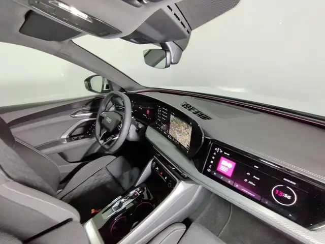 Audi Q5 view 11