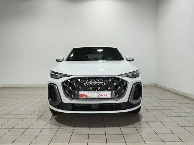 Audi Q5 view 2