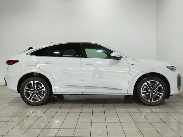 Audi Q5 view 3