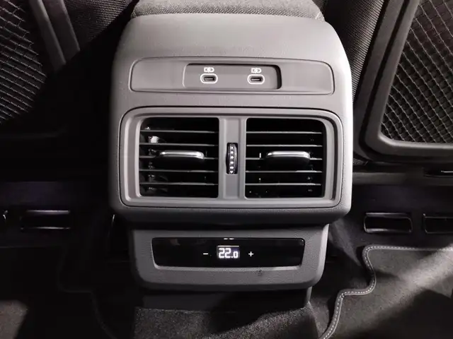 Audi Q5 view 12
