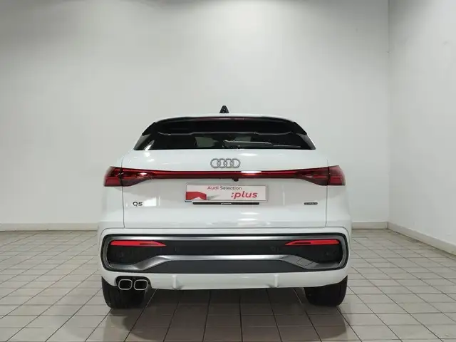 Audi Q5 view 5