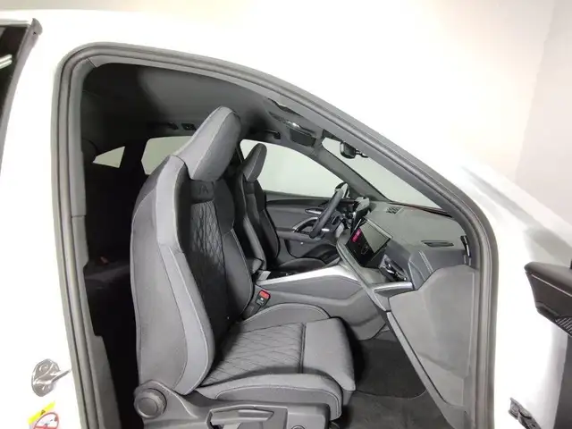 Audi Q5 view 8